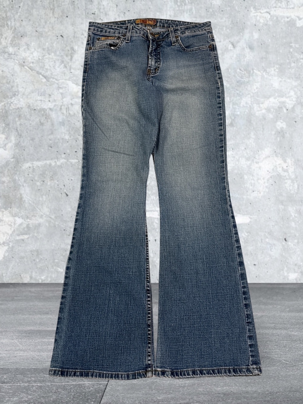 Vintage l.e.i. (Life, Energy, Intelligence) low-rise flare jeans Size 11 30.5x30